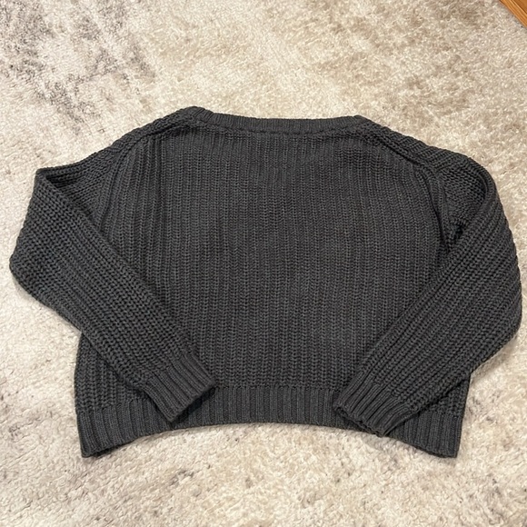 ATM Cropped V-neck Sweater - Picture 5 of 5